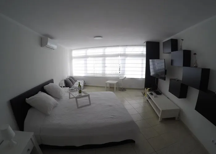 Cristianos Apartament *